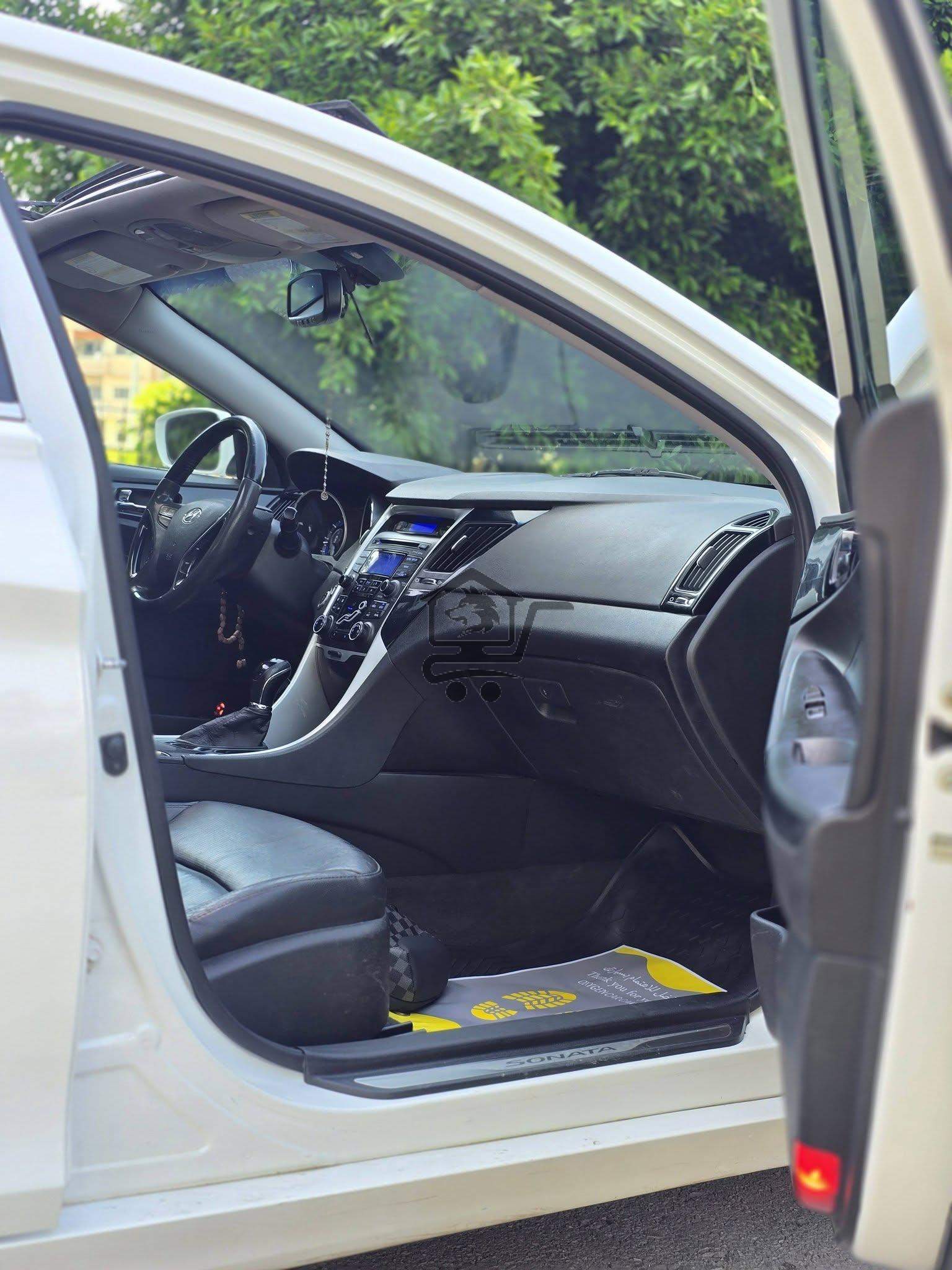 Hyundai Sonata 2012 - الصورة 9