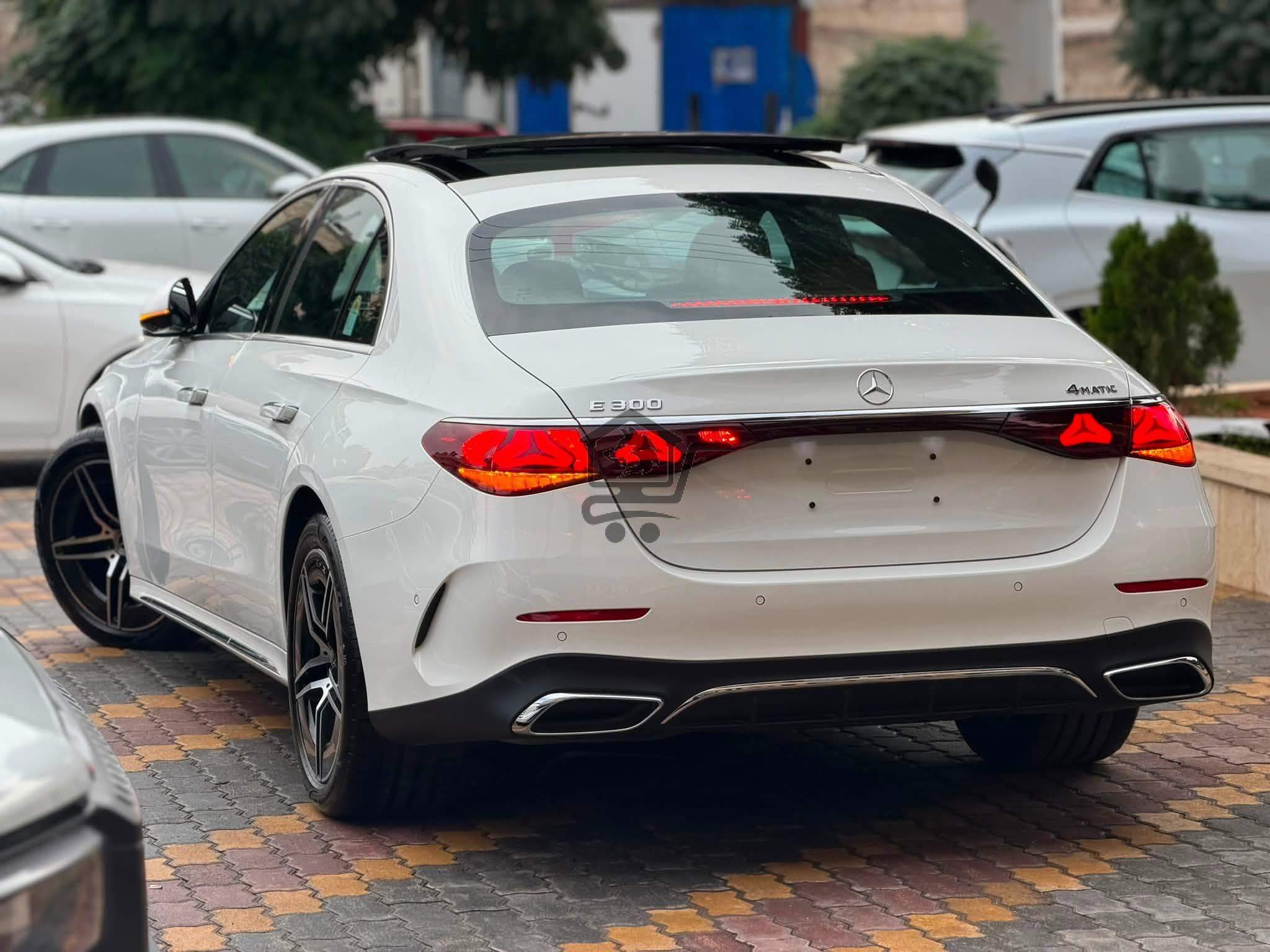 Mercedes E300 AMG 2026 - الصورة 4