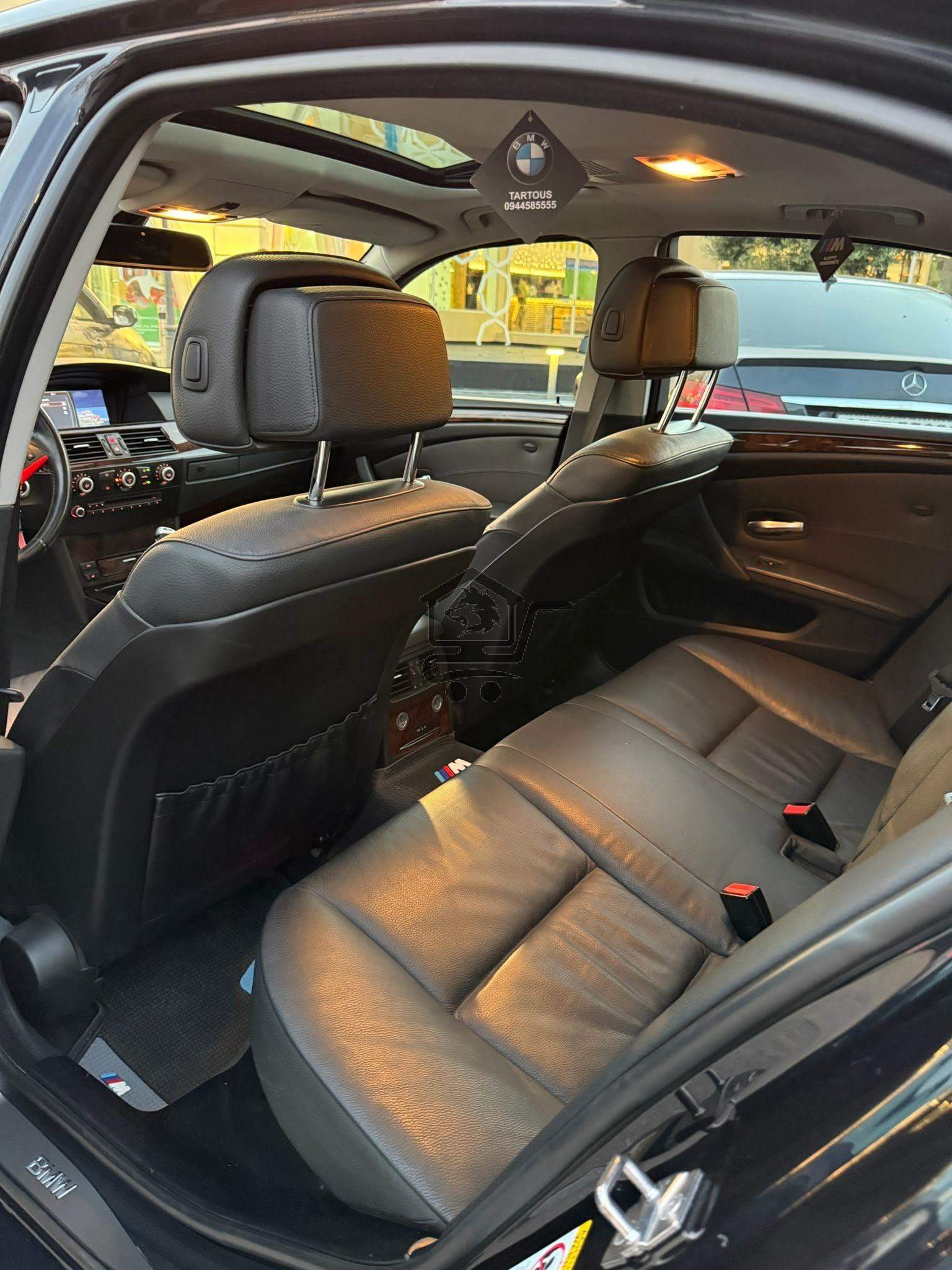BMW 528i 2010 - الصورة 9