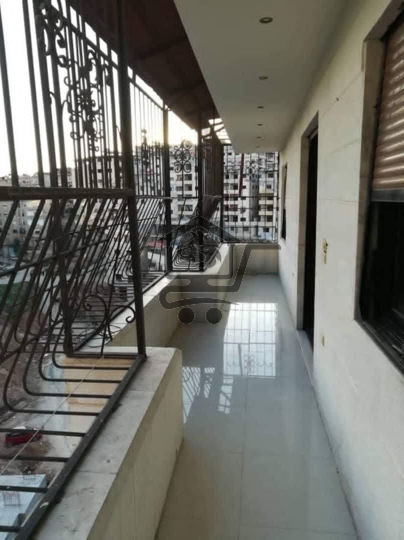 للبيع شقة مع سطحها - الصورة 1