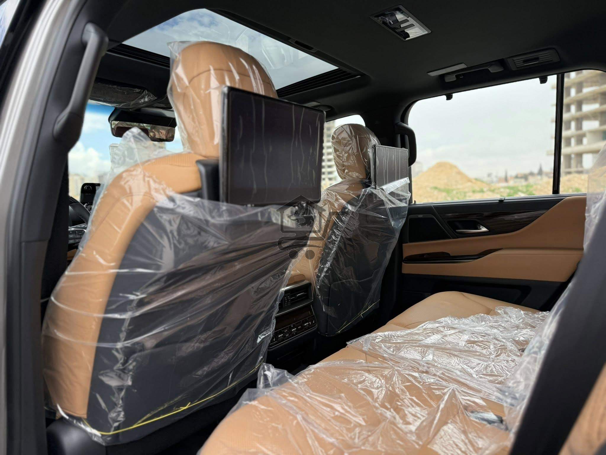 Lexus LX600 - الصورة 6