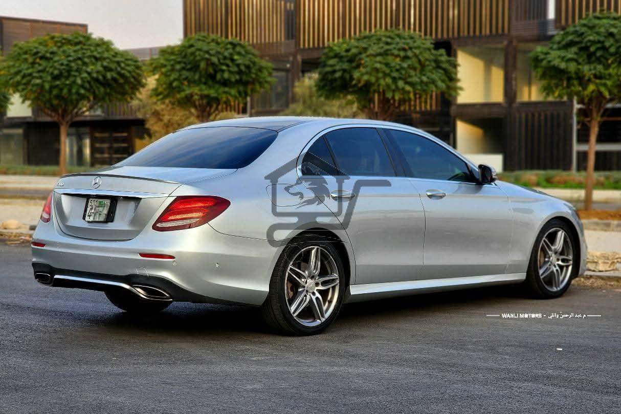 MERCEDES BENZ E300 - الصورة 4