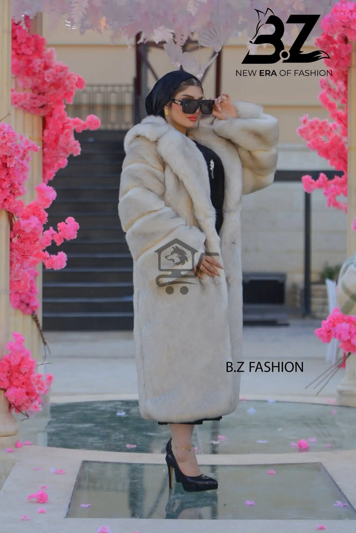 مانطو فرو ملكي - الصورة 4