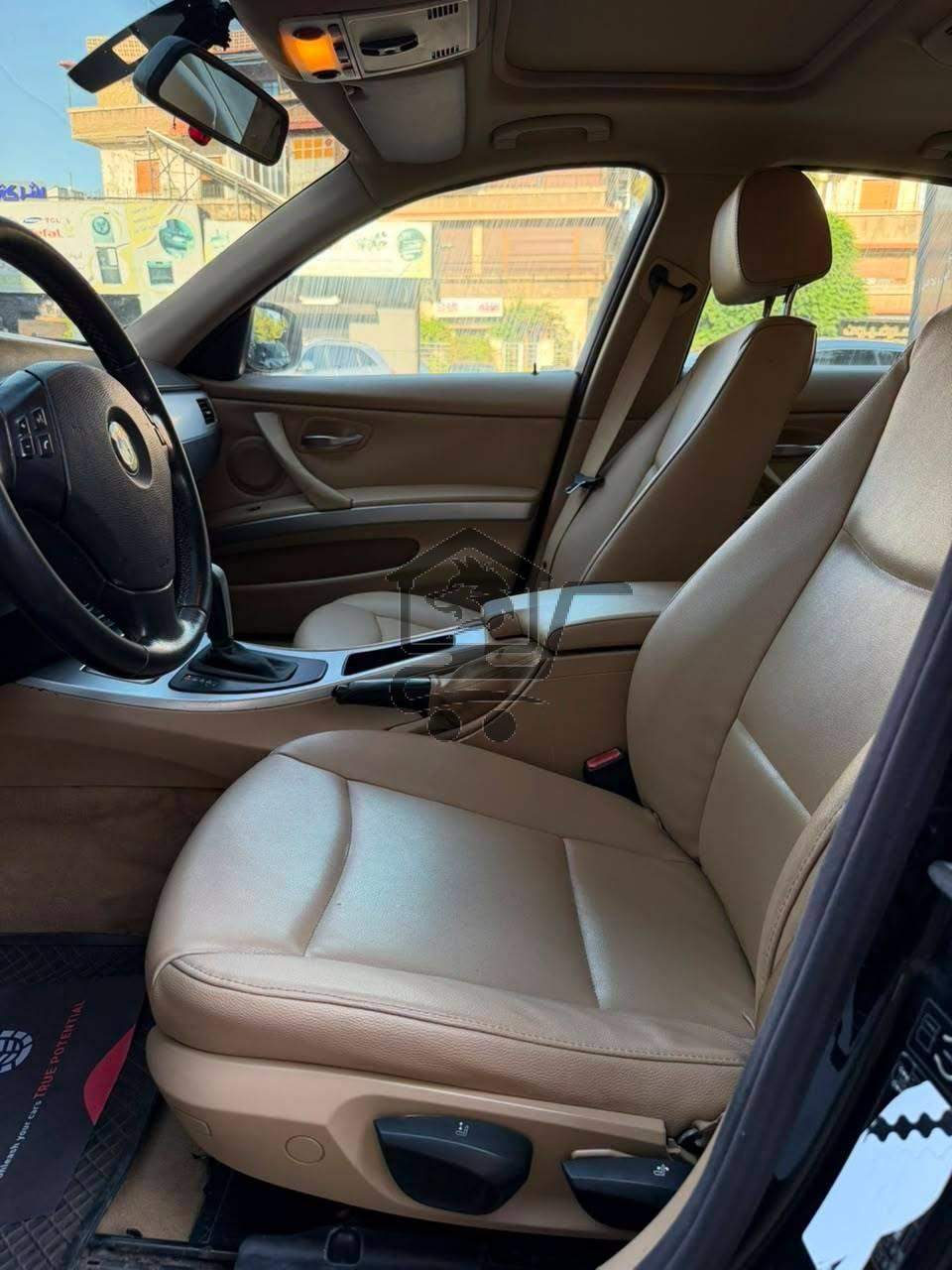 BMW 320i 2011 - الصورة 5