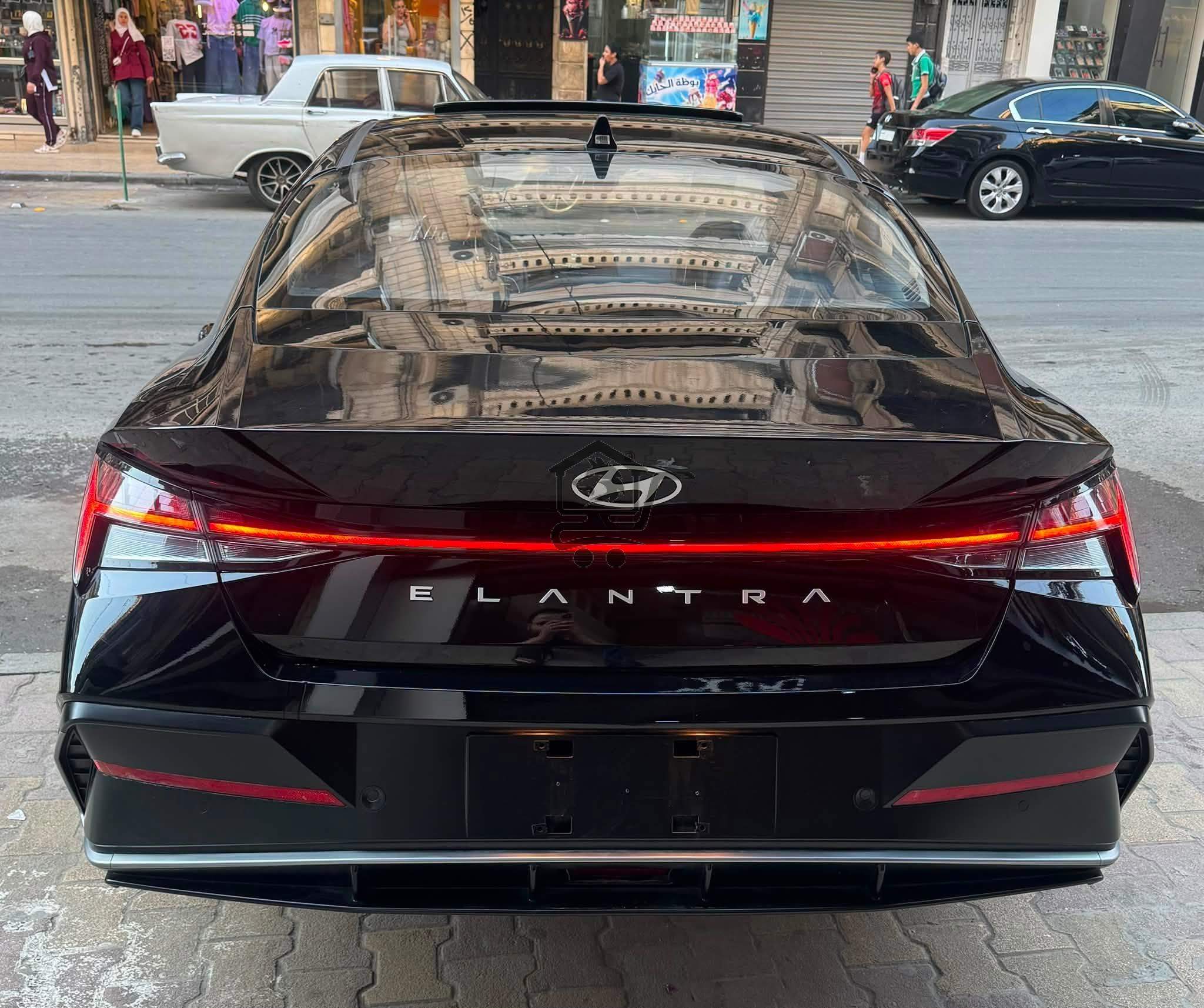 Hyundai Elantra 2025 - الصورة 2
