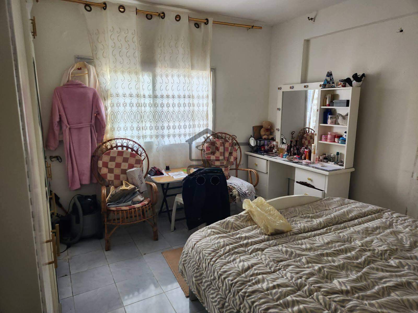 شقة بمساحة صغيرة - الصورة 4