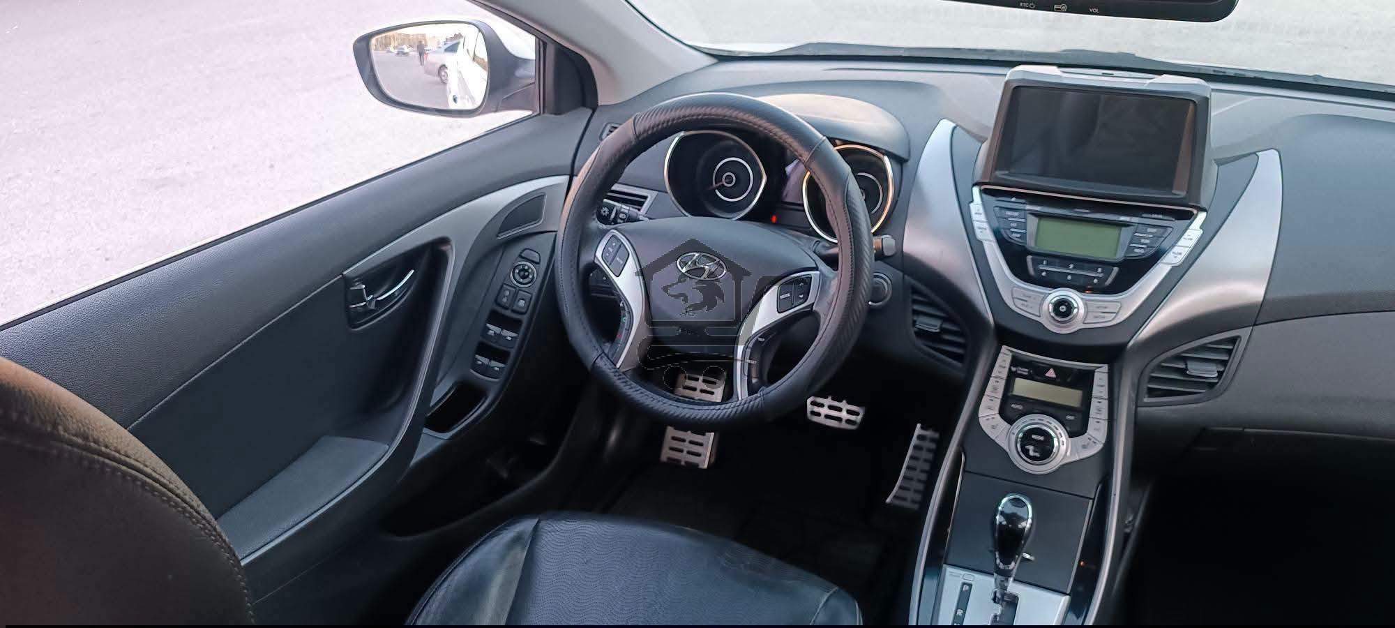Hyundai Elantra 2011 - الصورة 6