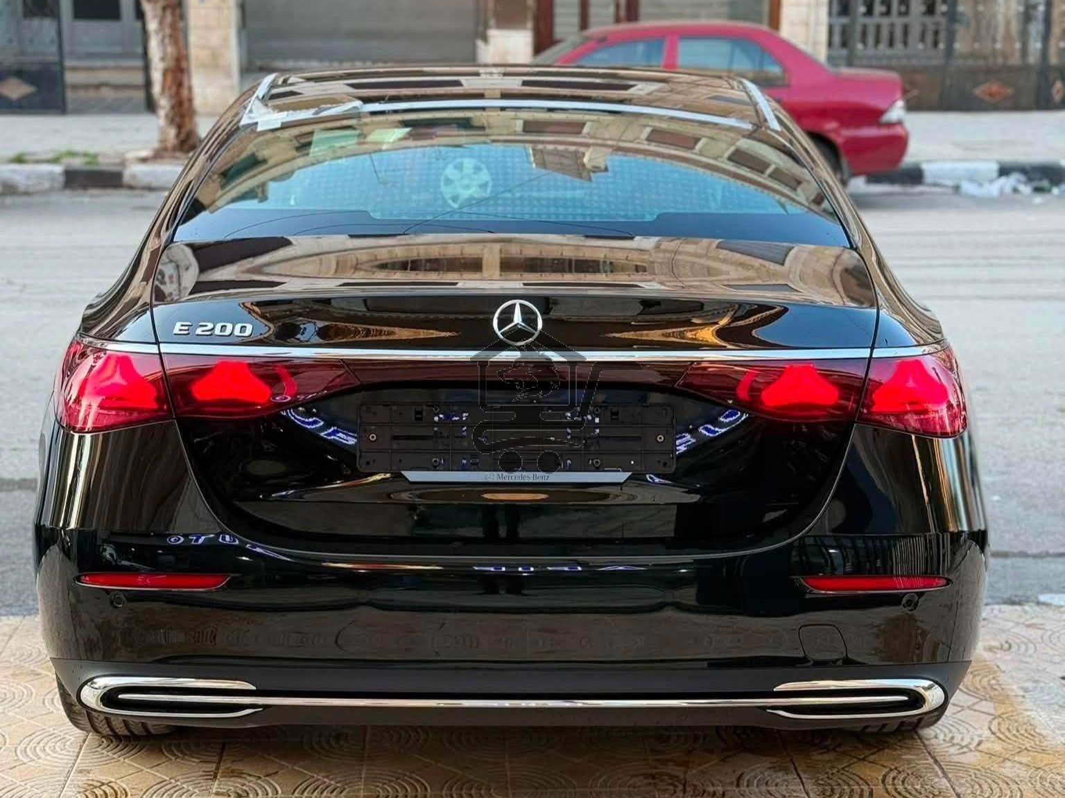 Mercedes-Benz E200 2026 - الصورة 2