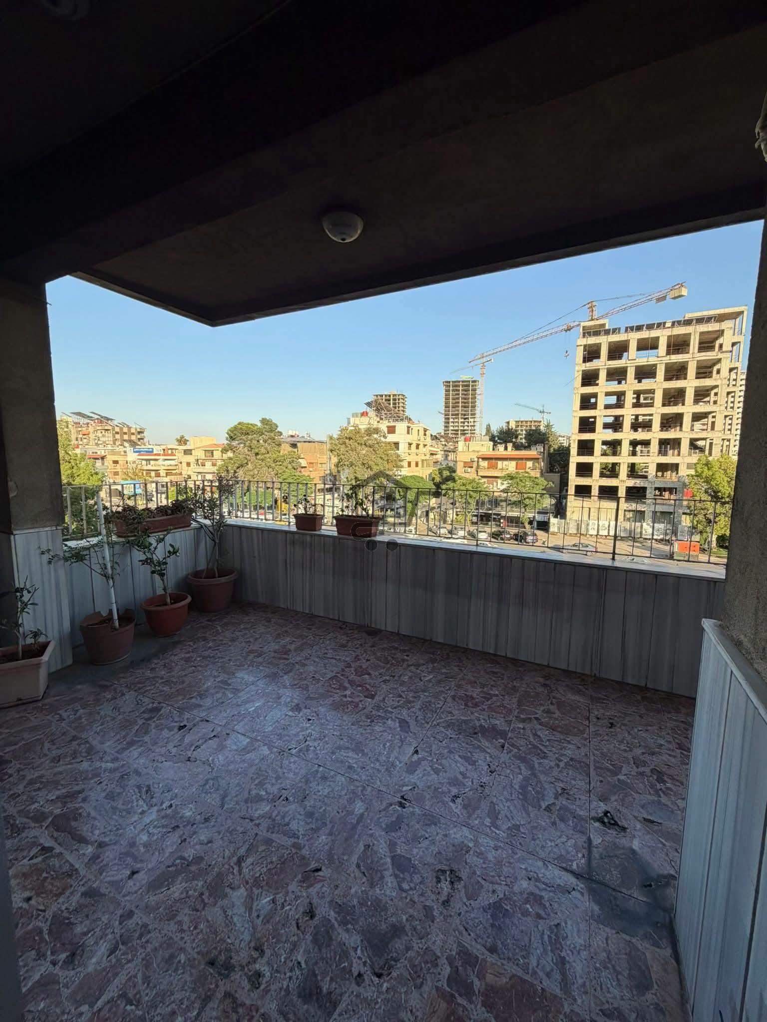 منزل بموقع حيوي - الصورة 1