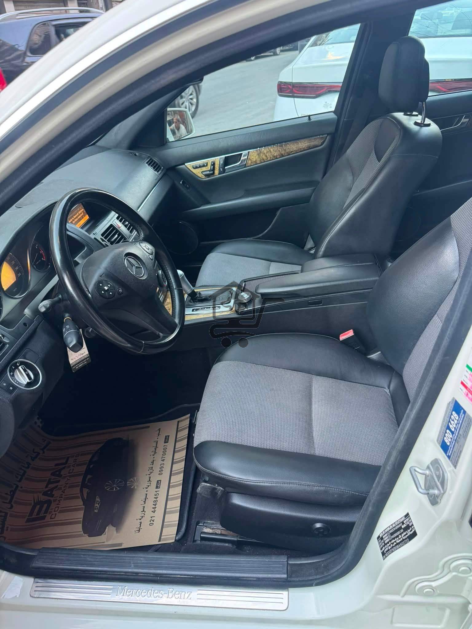 Mercedes-Benz C300 2011 - الصورة 5