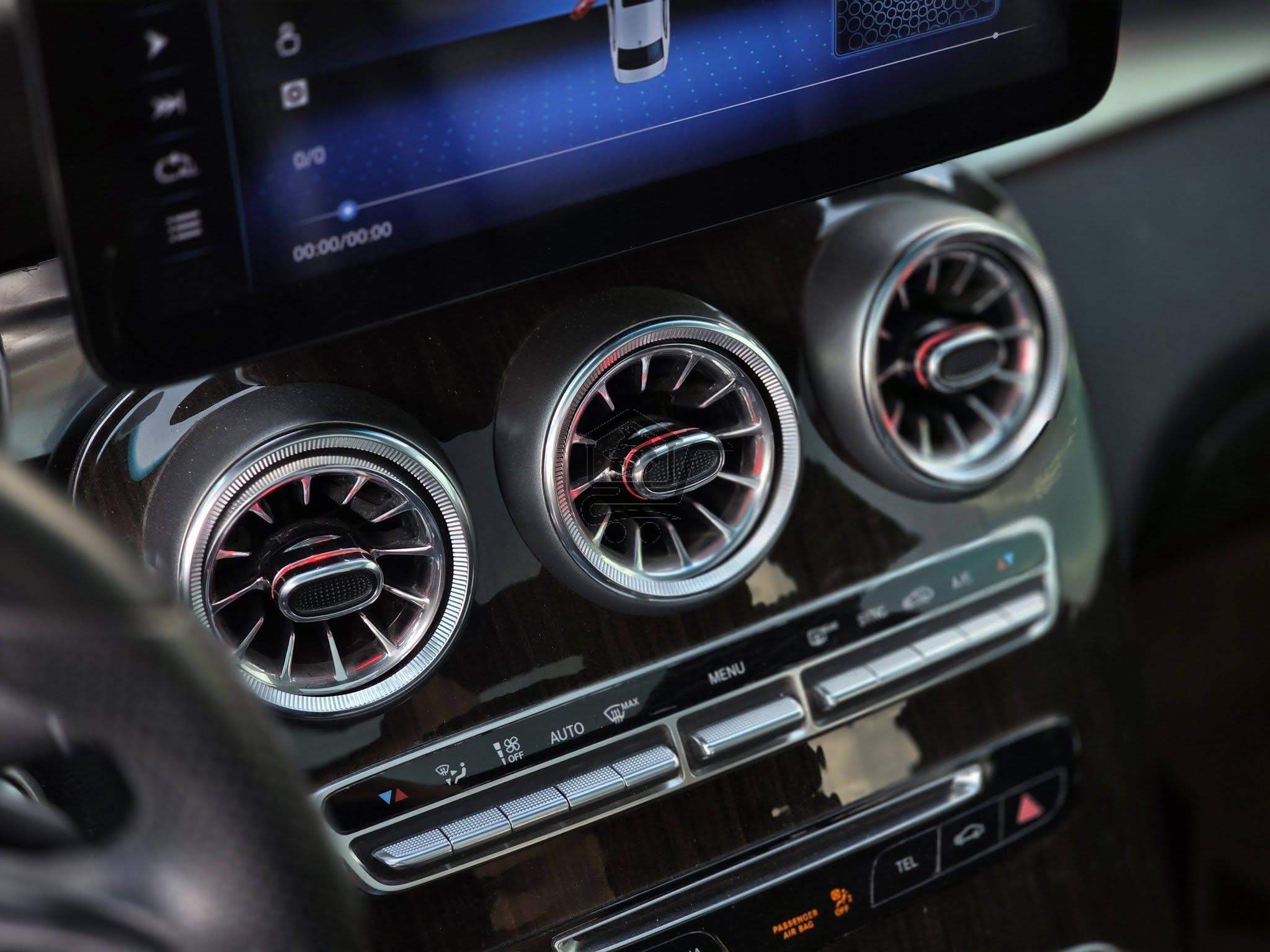 Mercedes-Benz GLC 300 - الصورة 8