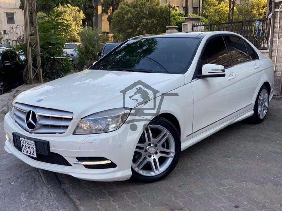 Mercedes-Benz C250 2011 - الصورة 1
