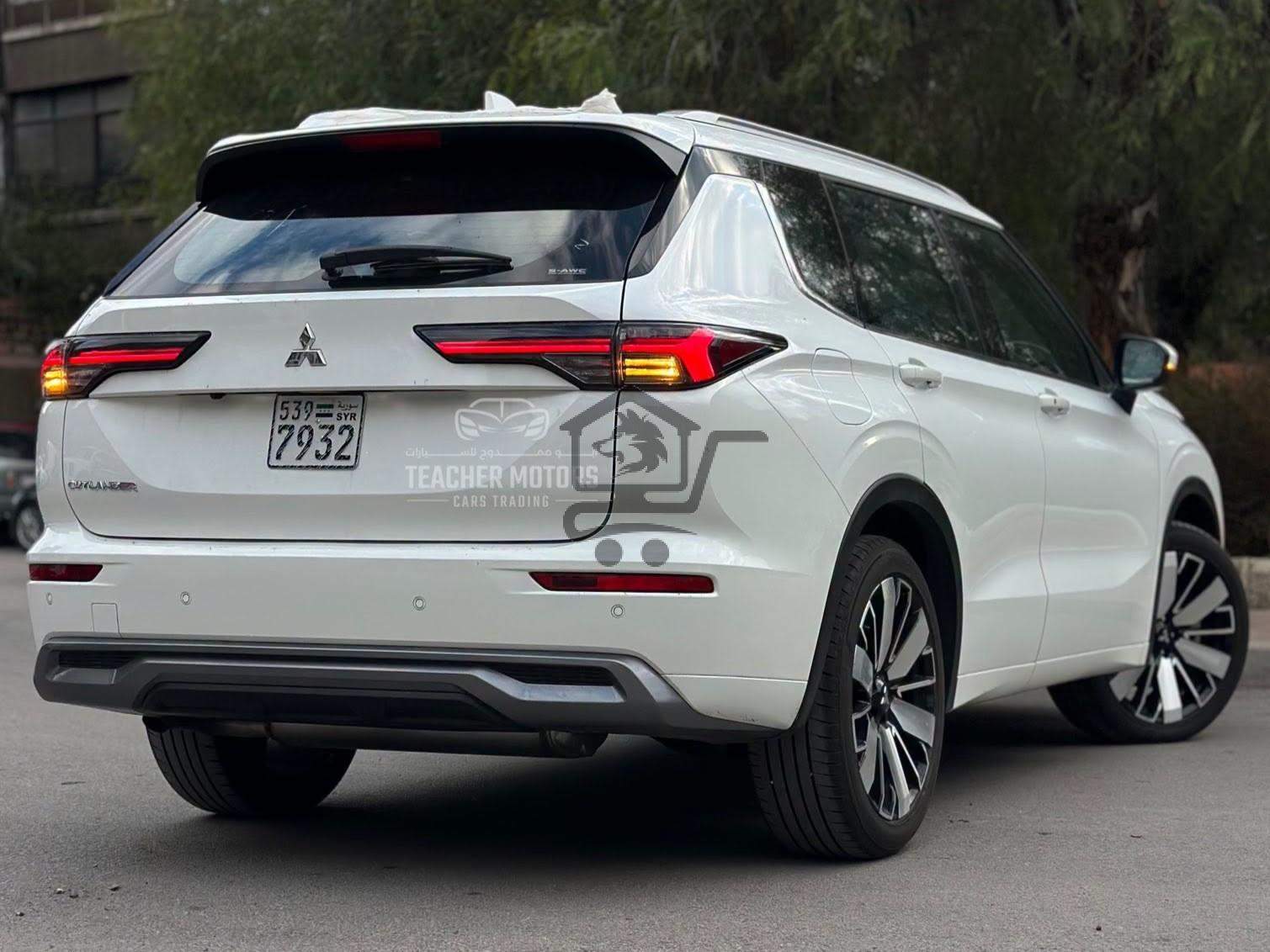 Mitsubishi Outlander Limited - الصورة 2