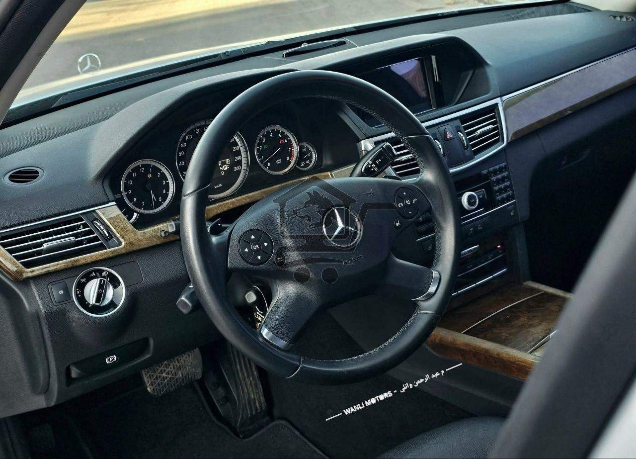 MERCEDES BENZ E300 - الصورة 6