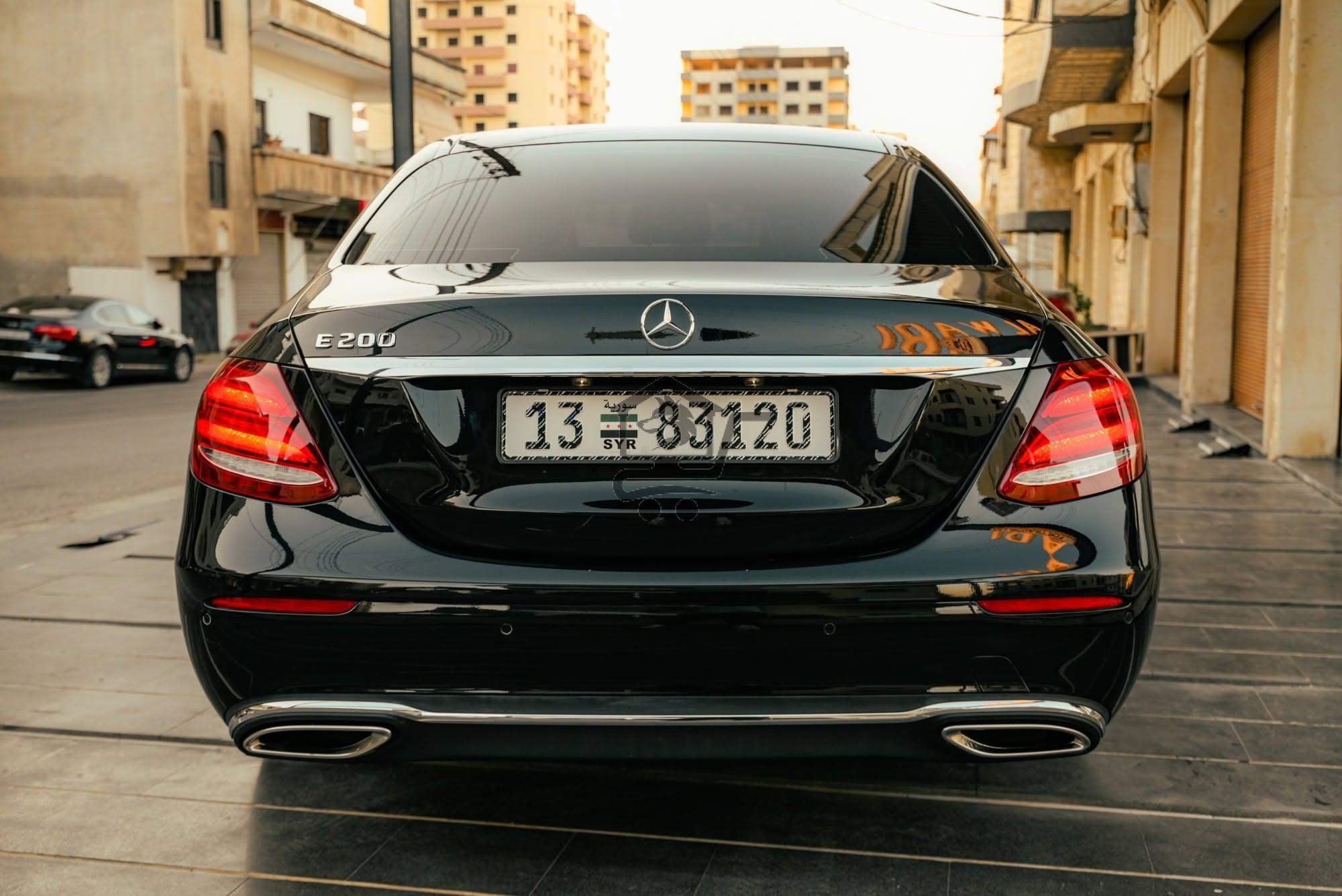 Mercedes-Benz E200 - الصورة 4