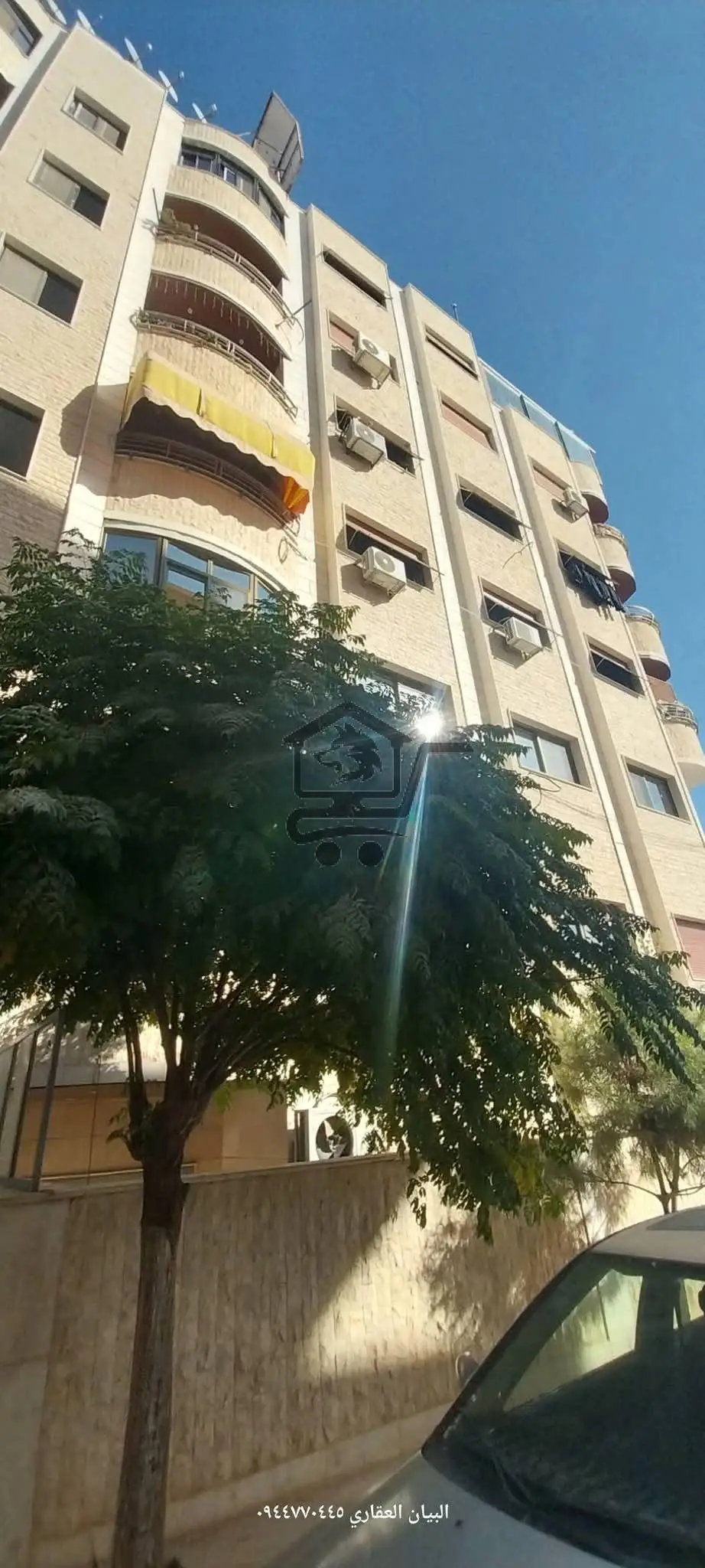 شقة مع تراس وسطح بكسوة عصرية - الصورة 1