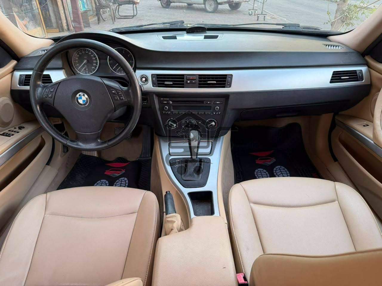 BMW 320i 2011 - الصورة 6