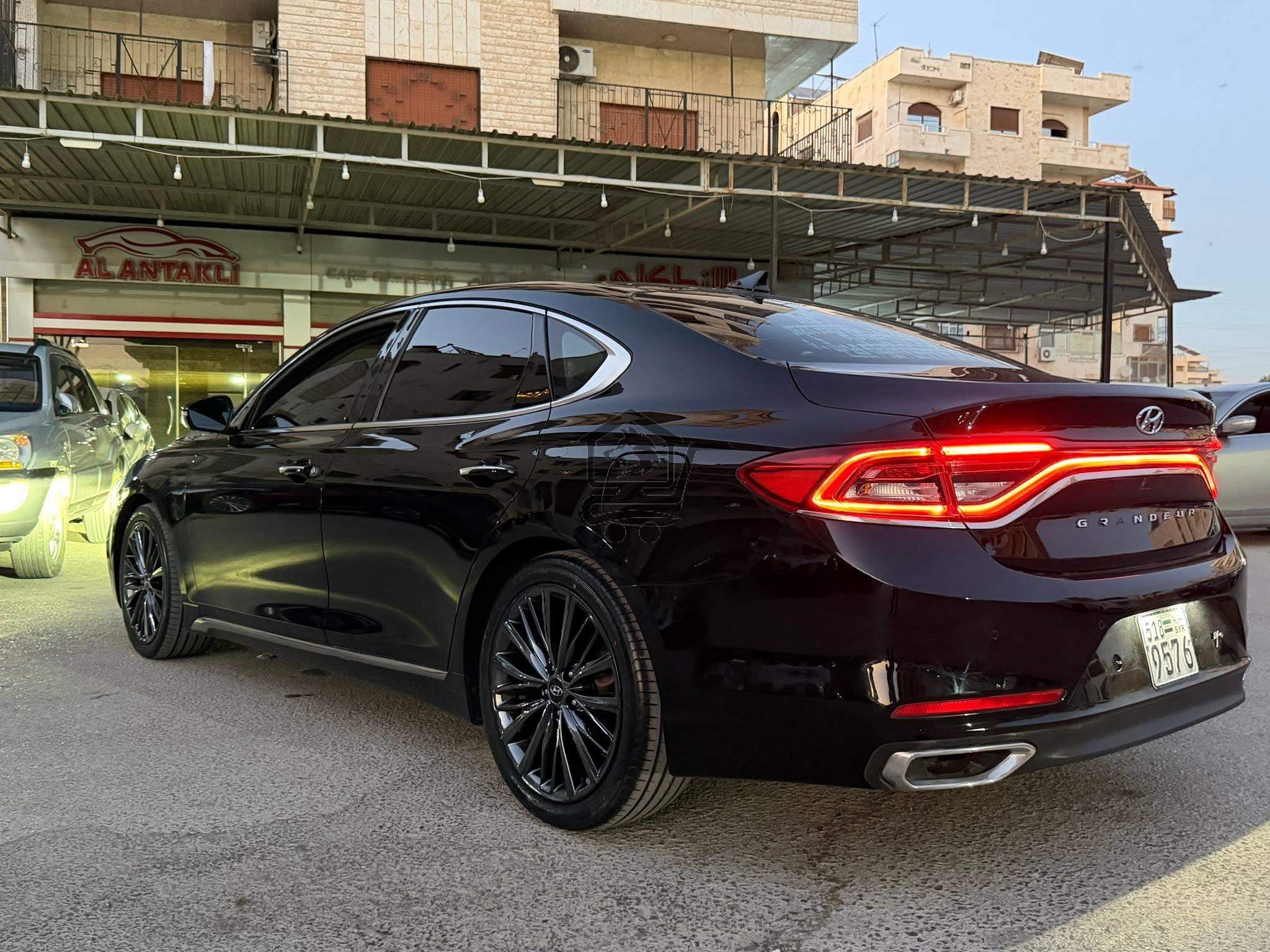 Hyundai Azera 2017 - الصورة 4