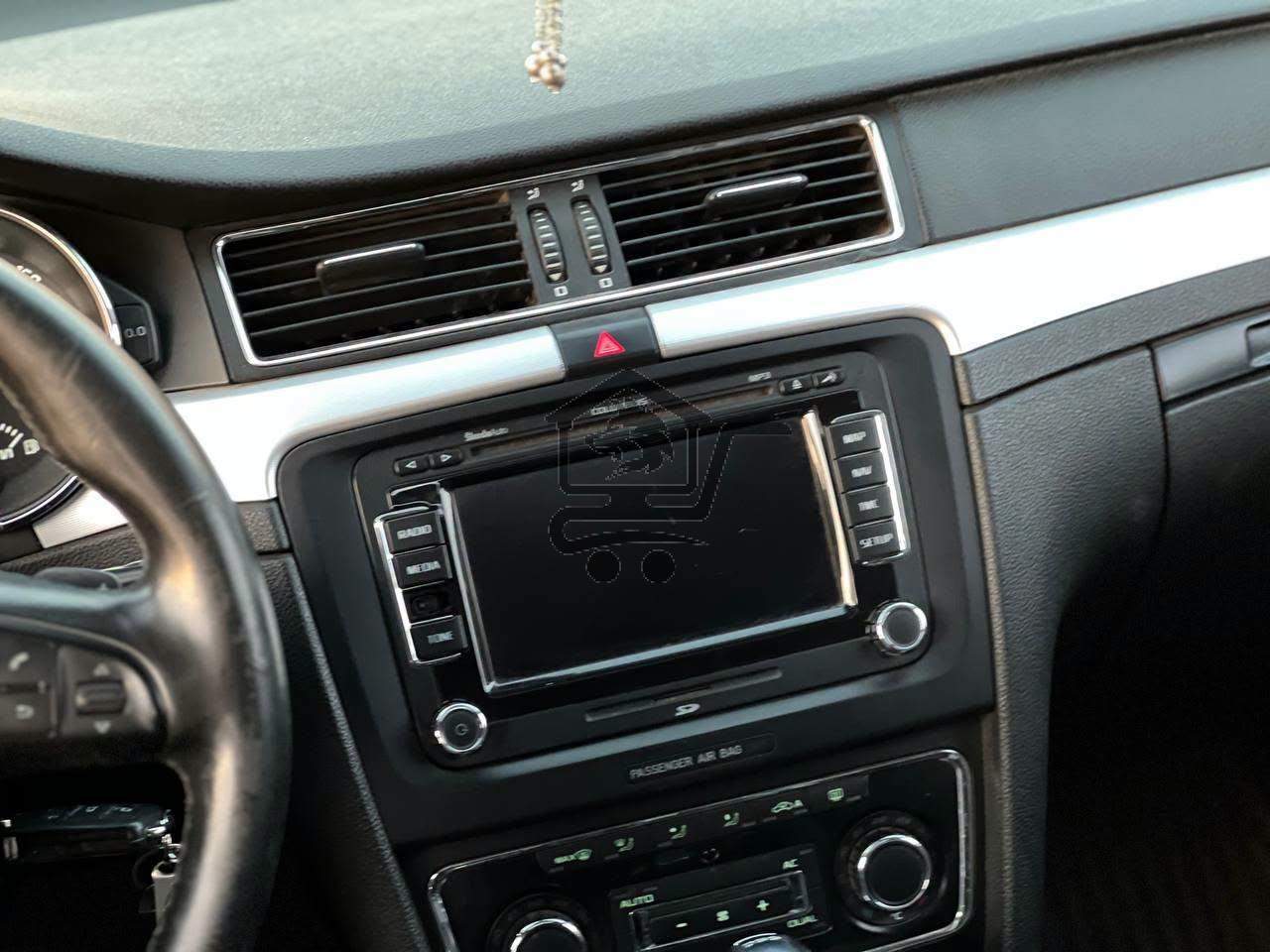 Skoda Superb 2010 - الصورة 8