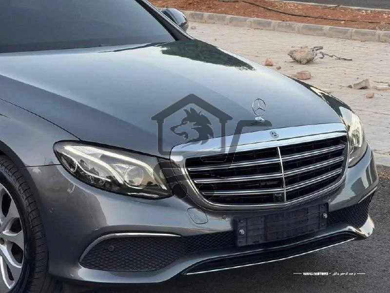 MERCEDES BENZ E300 - الصورة 2