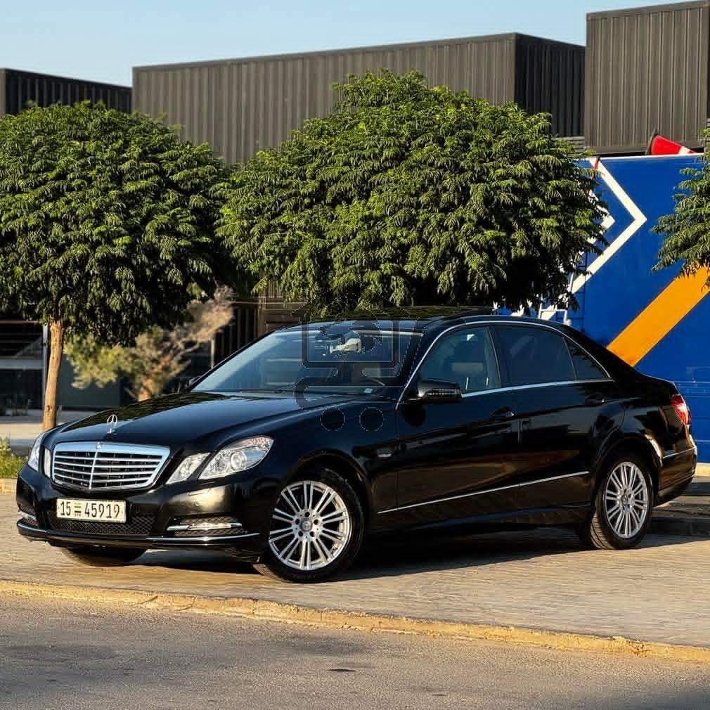 Mercedes E300 - الصورة 1