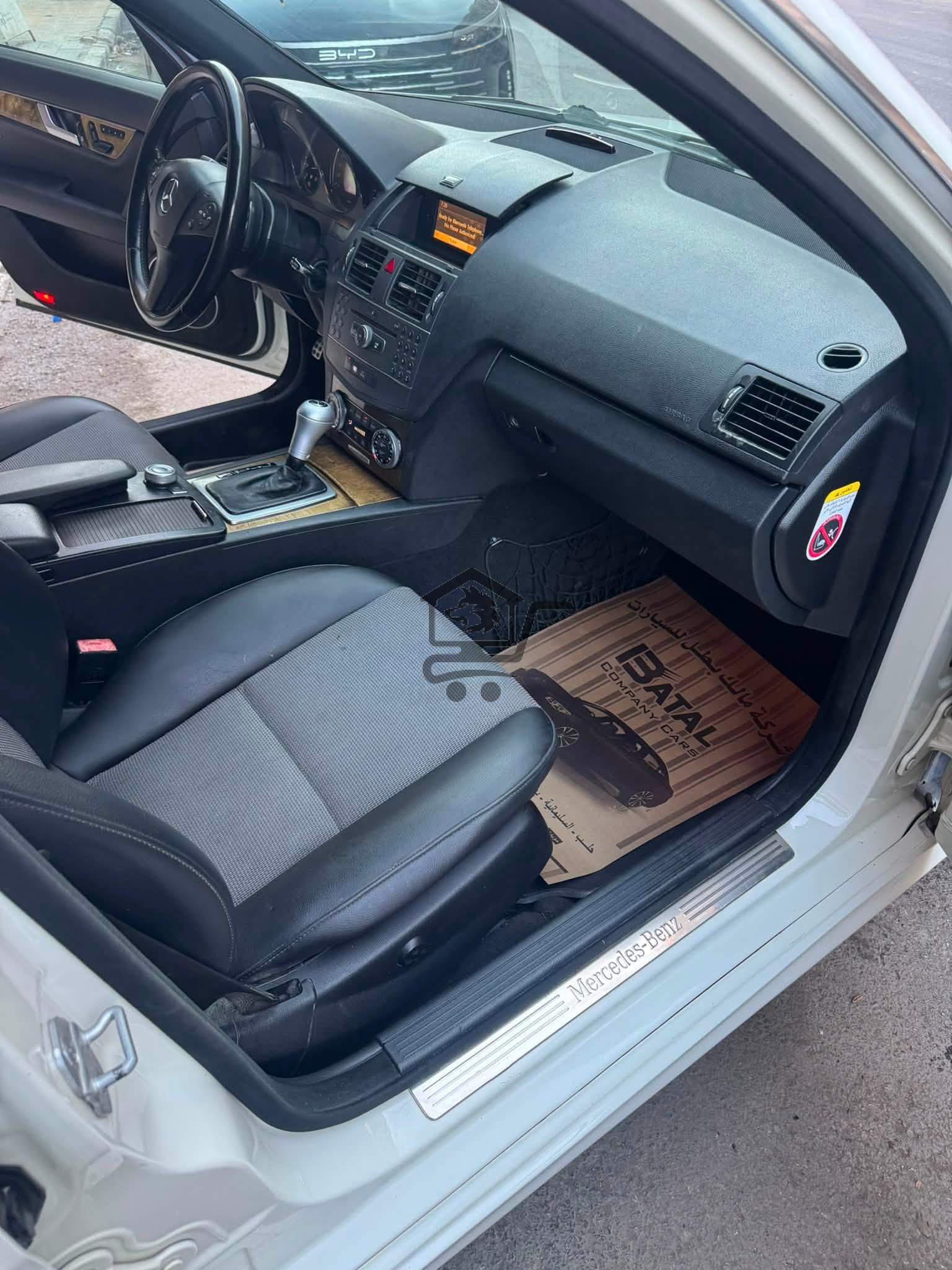 Mercedes-Benz C300 2011 - الصورة 9
