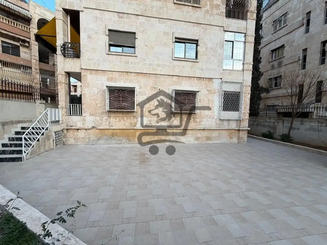 منزل مع محل تجاري - الصورة 1