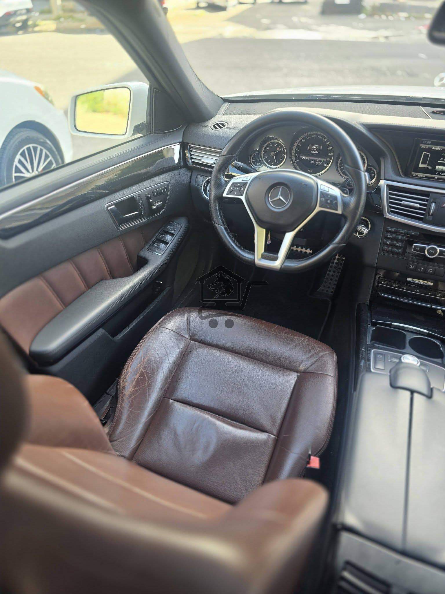 Mercedes-Benz E300 AMG - الصورة 6