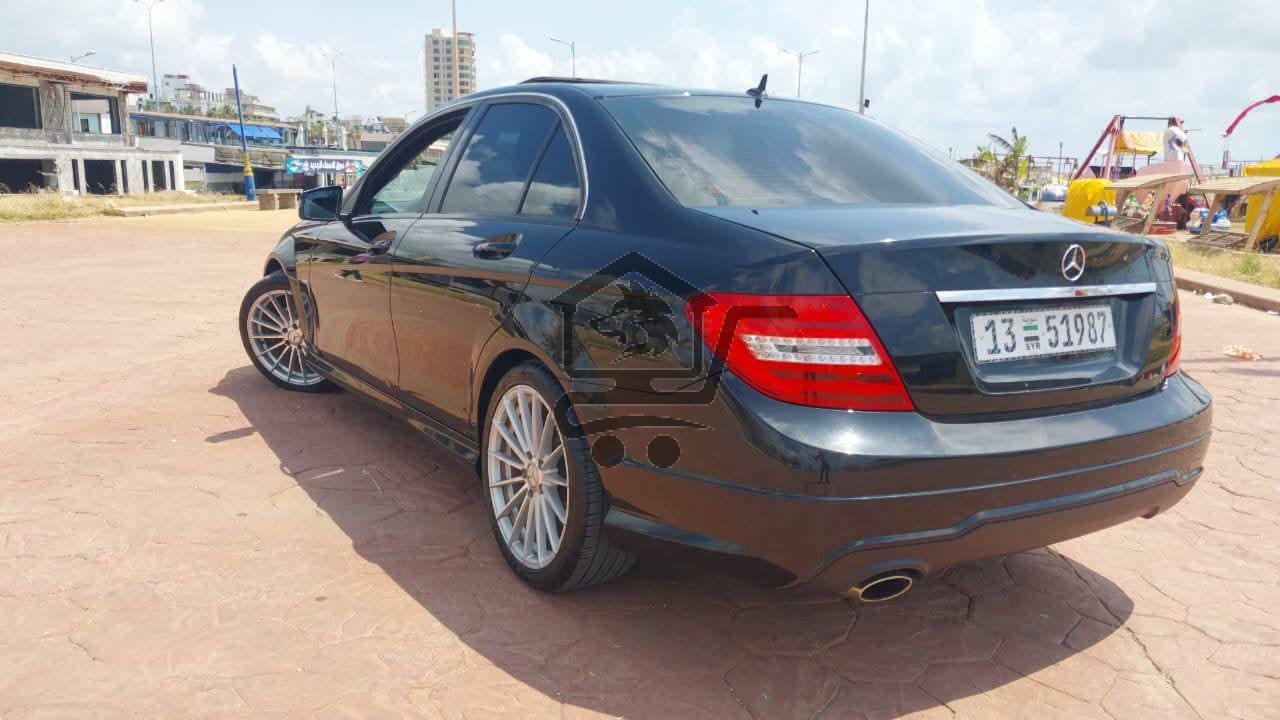 Mercedes Benz - الصورة 4