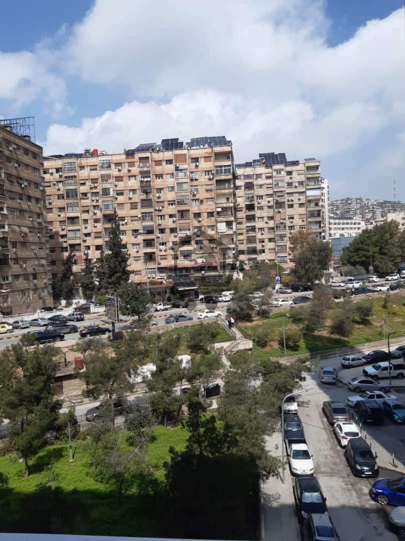منزل للبيع بموقع حيوي - الصورة 1