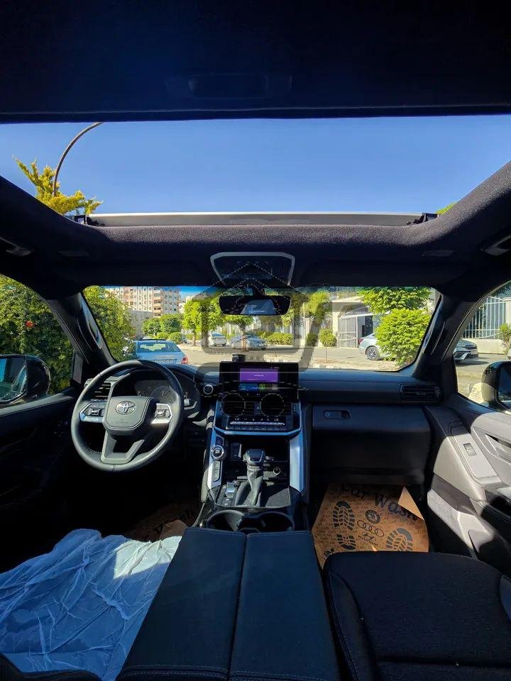 Toyota Land Cruiser GXR - الصورة 4