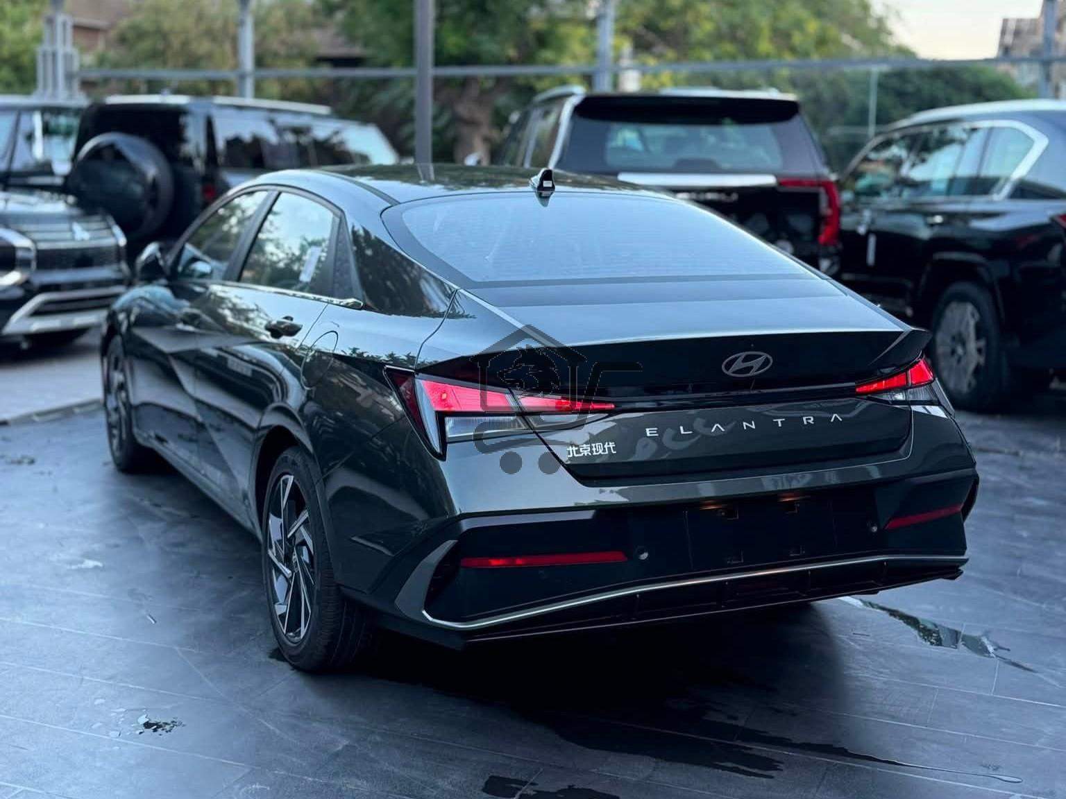 Hyundai Elantra 2025 - الصورة 2