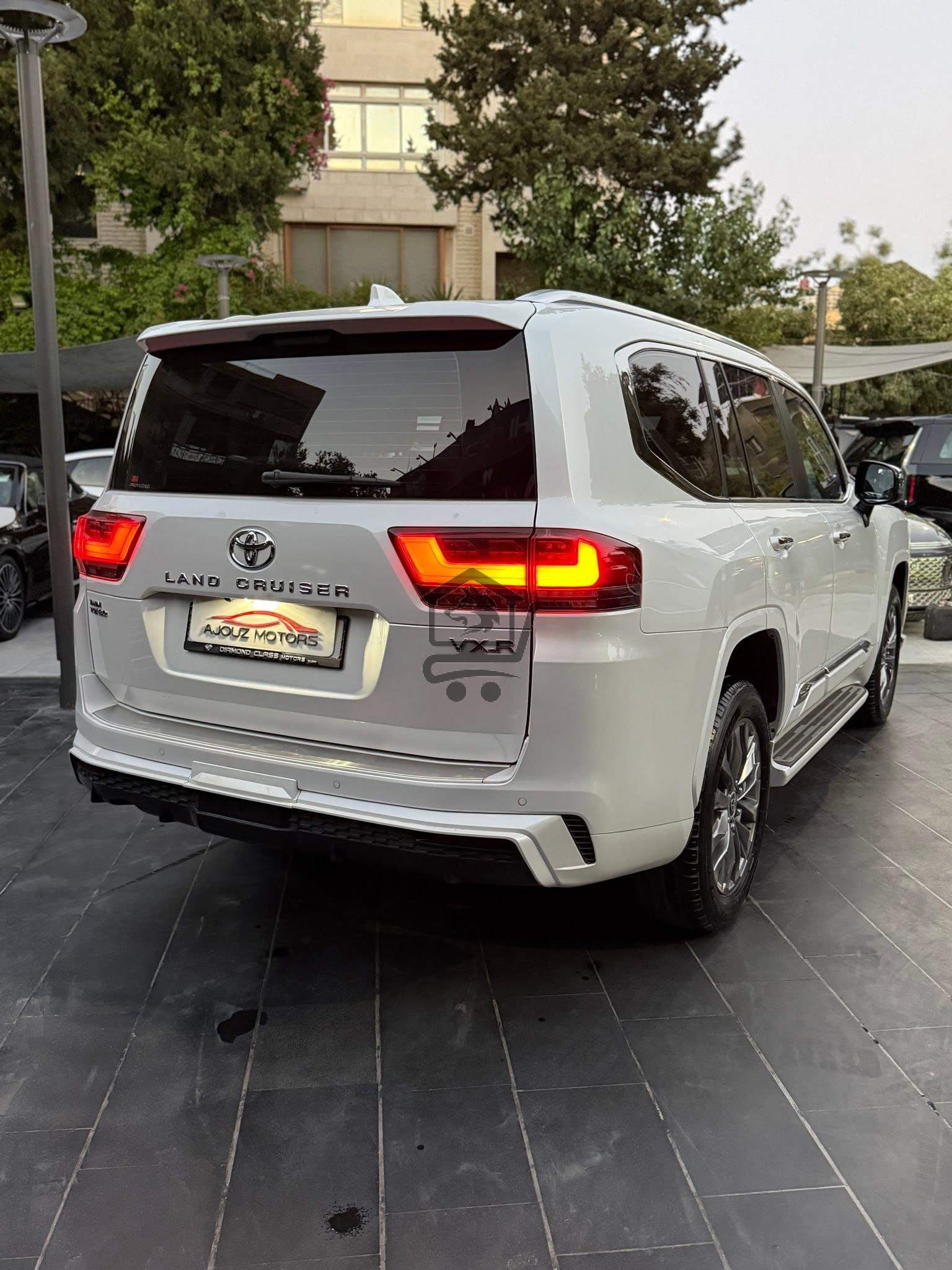 Toyota Land Cruiser VXR - الصورة 4