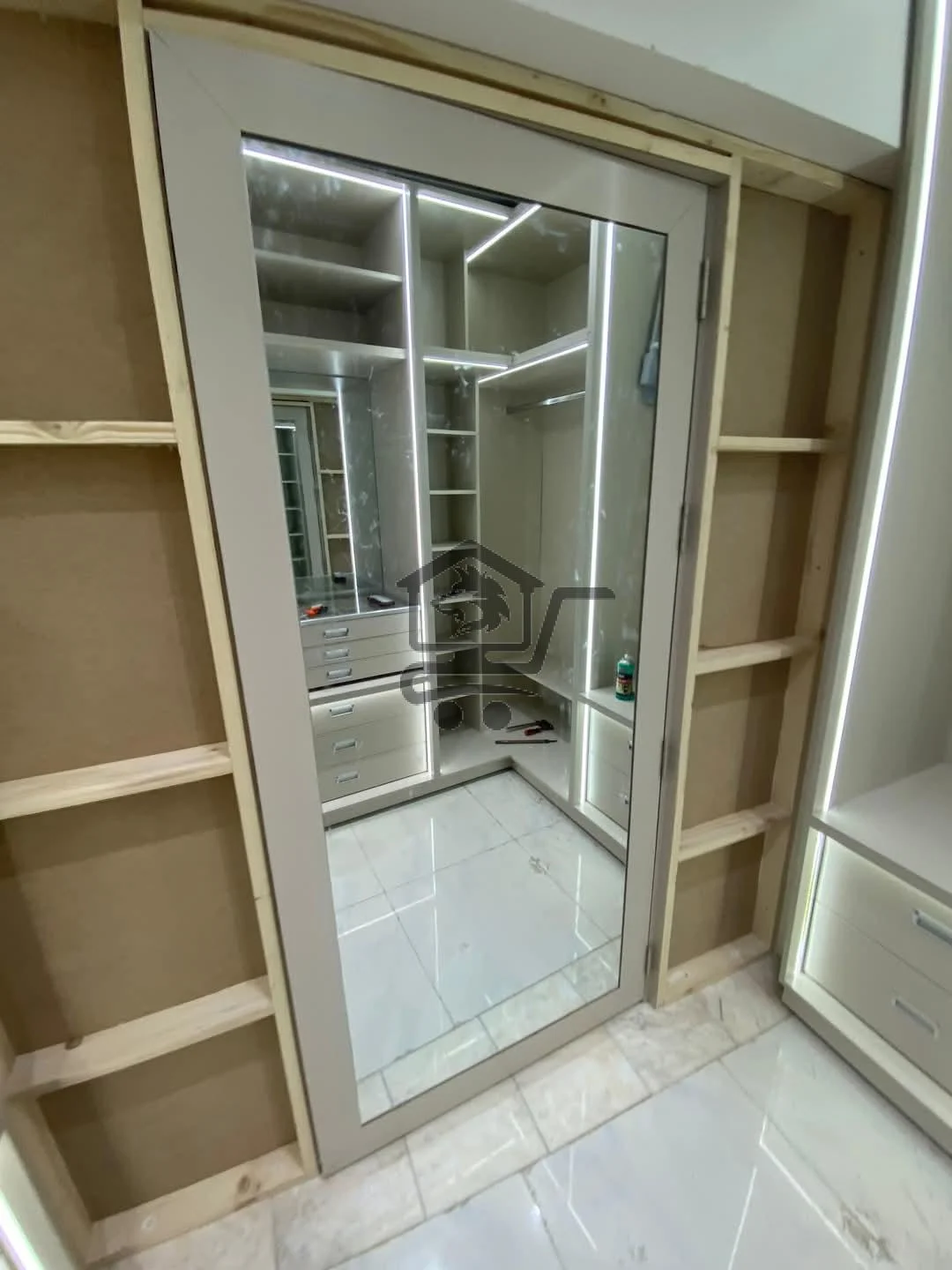 الذوق الراقي يبدأ من هون... مفروشات منار العصرية - الصورة 3