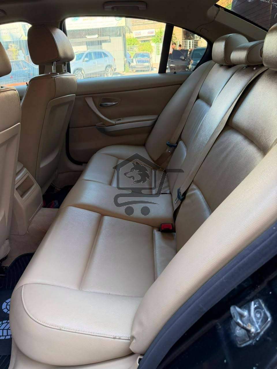 BMW 320i 2011 - الصورة 10