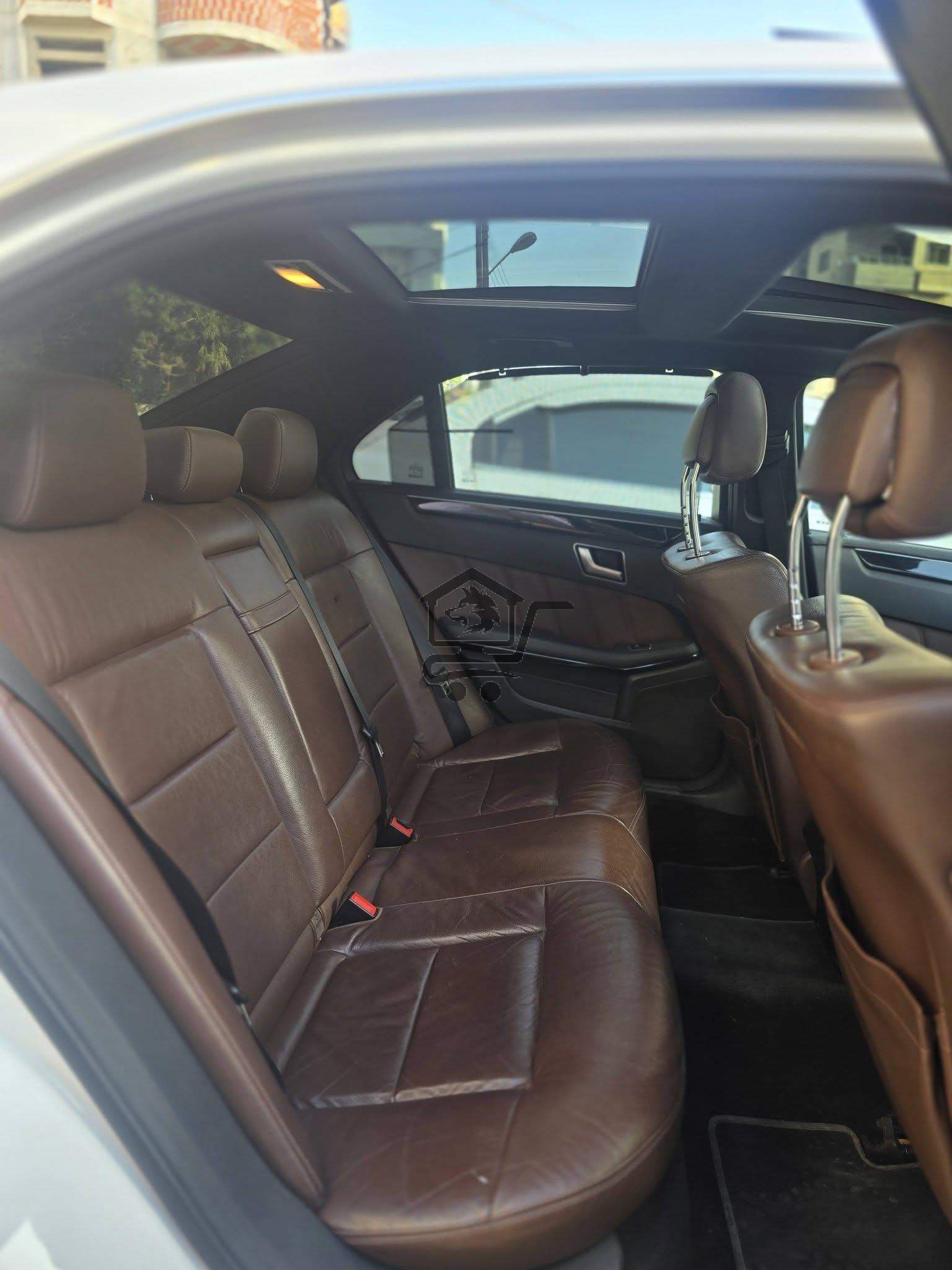 Mercedes-Benz E300 AMG - الصورة 9