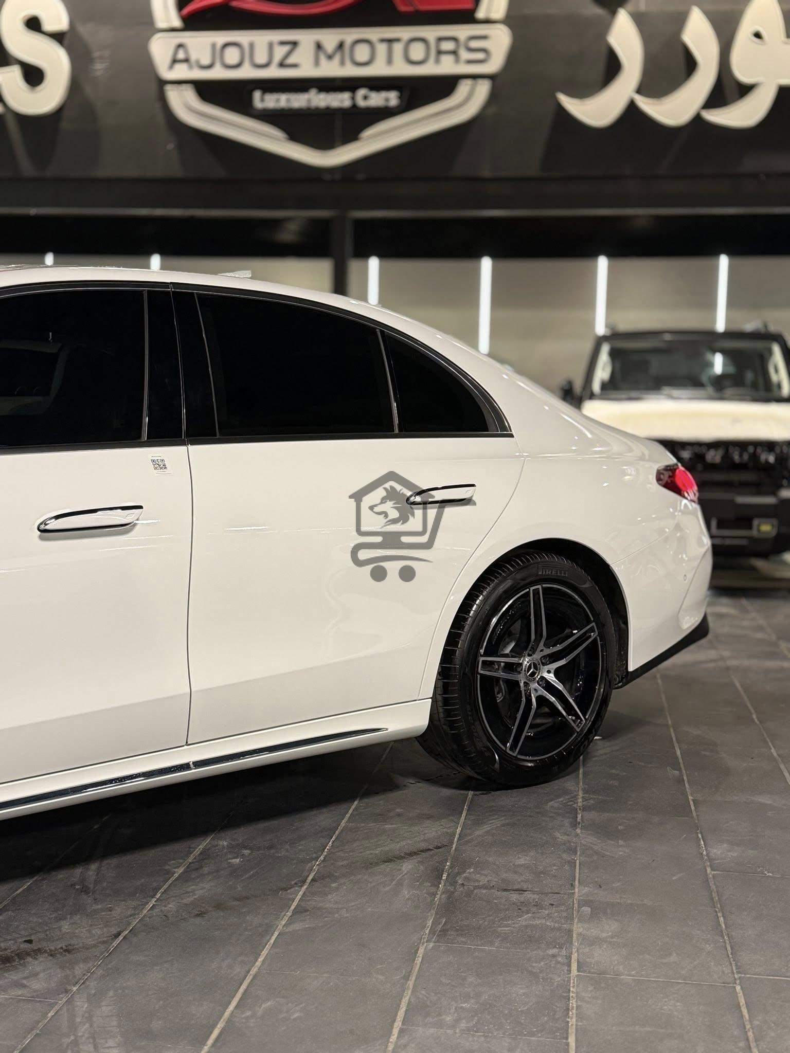 Mercedes Benz - الصورة 2