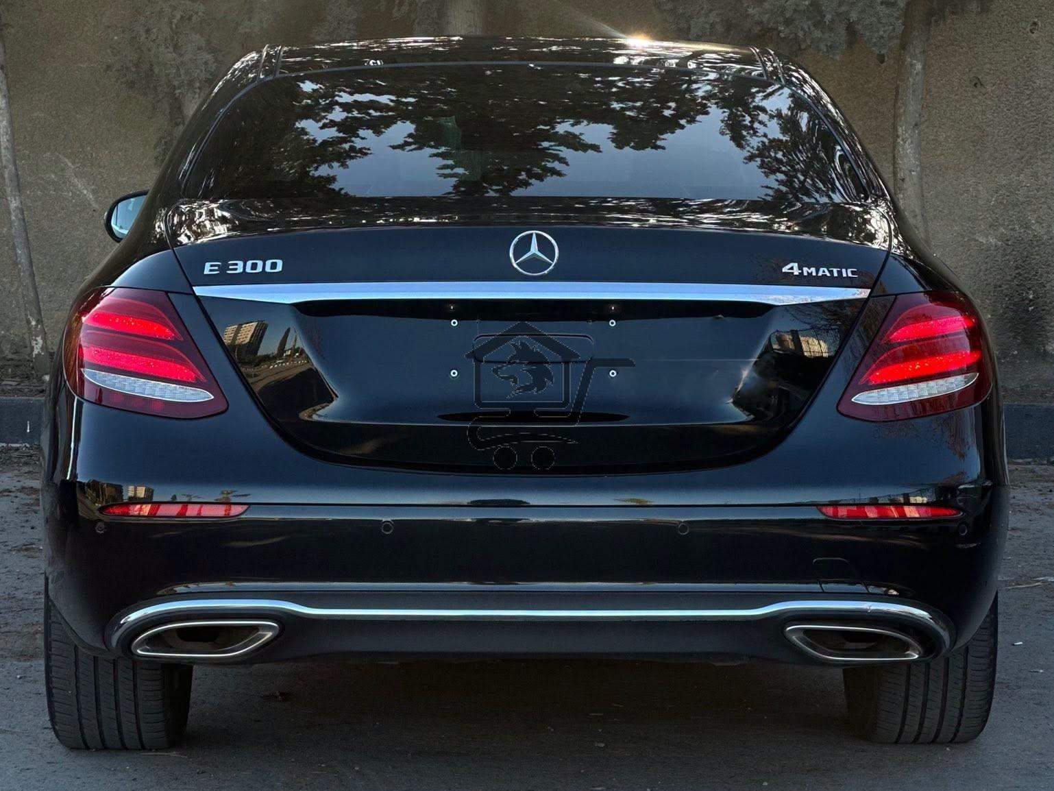 Mercedes-Benz E300 4Matic - الصورة 4