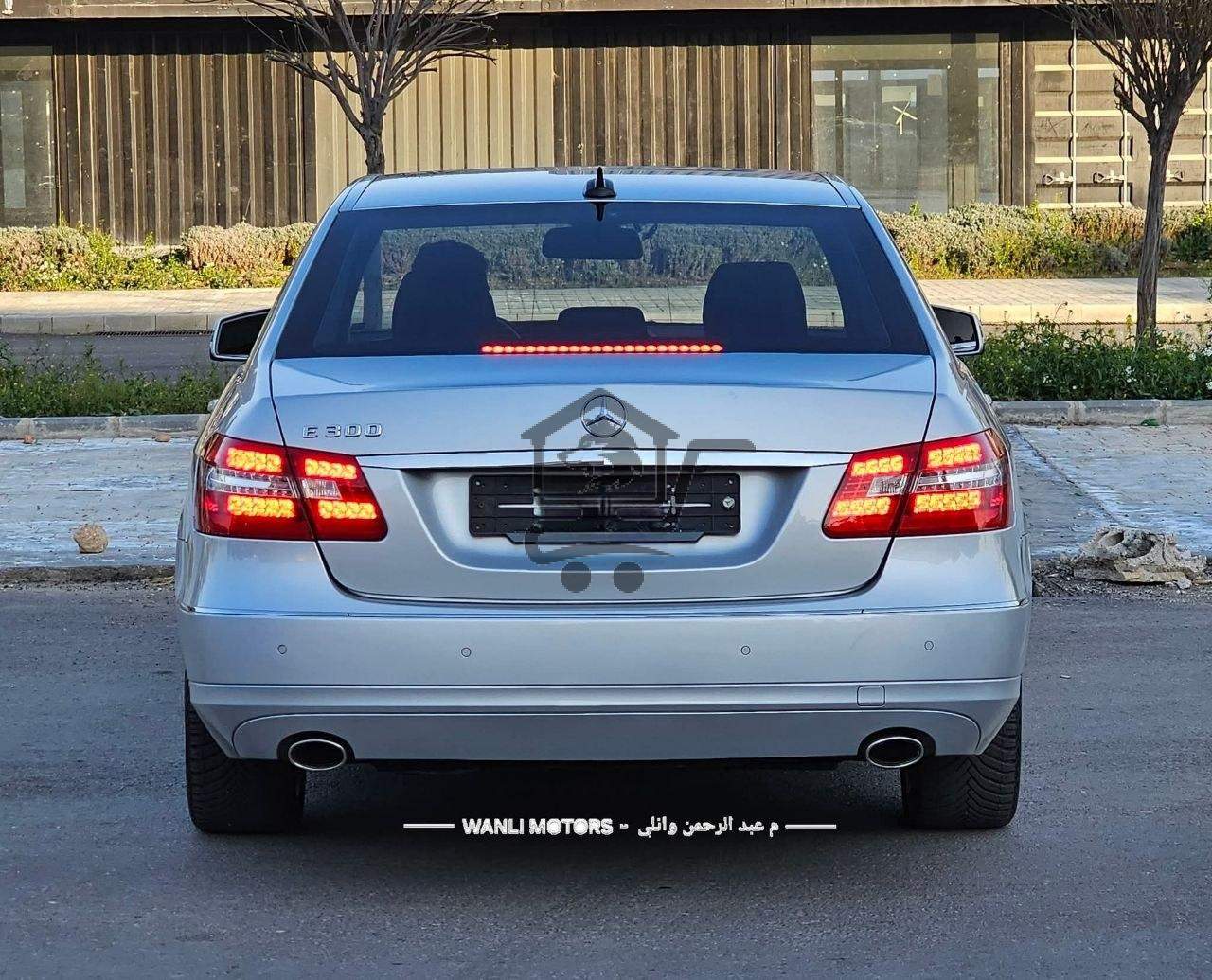 MERCEDES BENZ E300 - الصورة 2