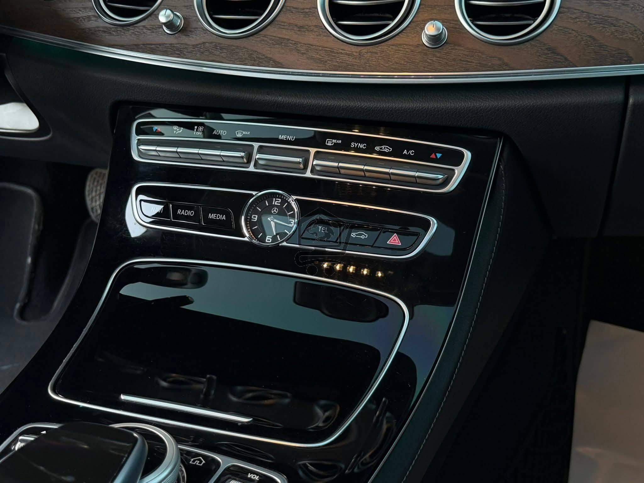 Mercedes-Benz E300 2019 - الصورة 9