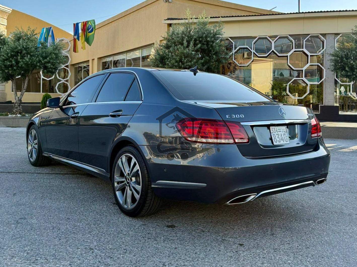 Mercedes-Benz E300 2014 - الصورة 2