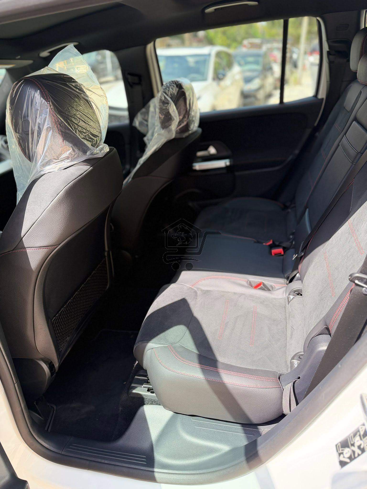 Mercedes-Benz GLB 250 - الصورة 10