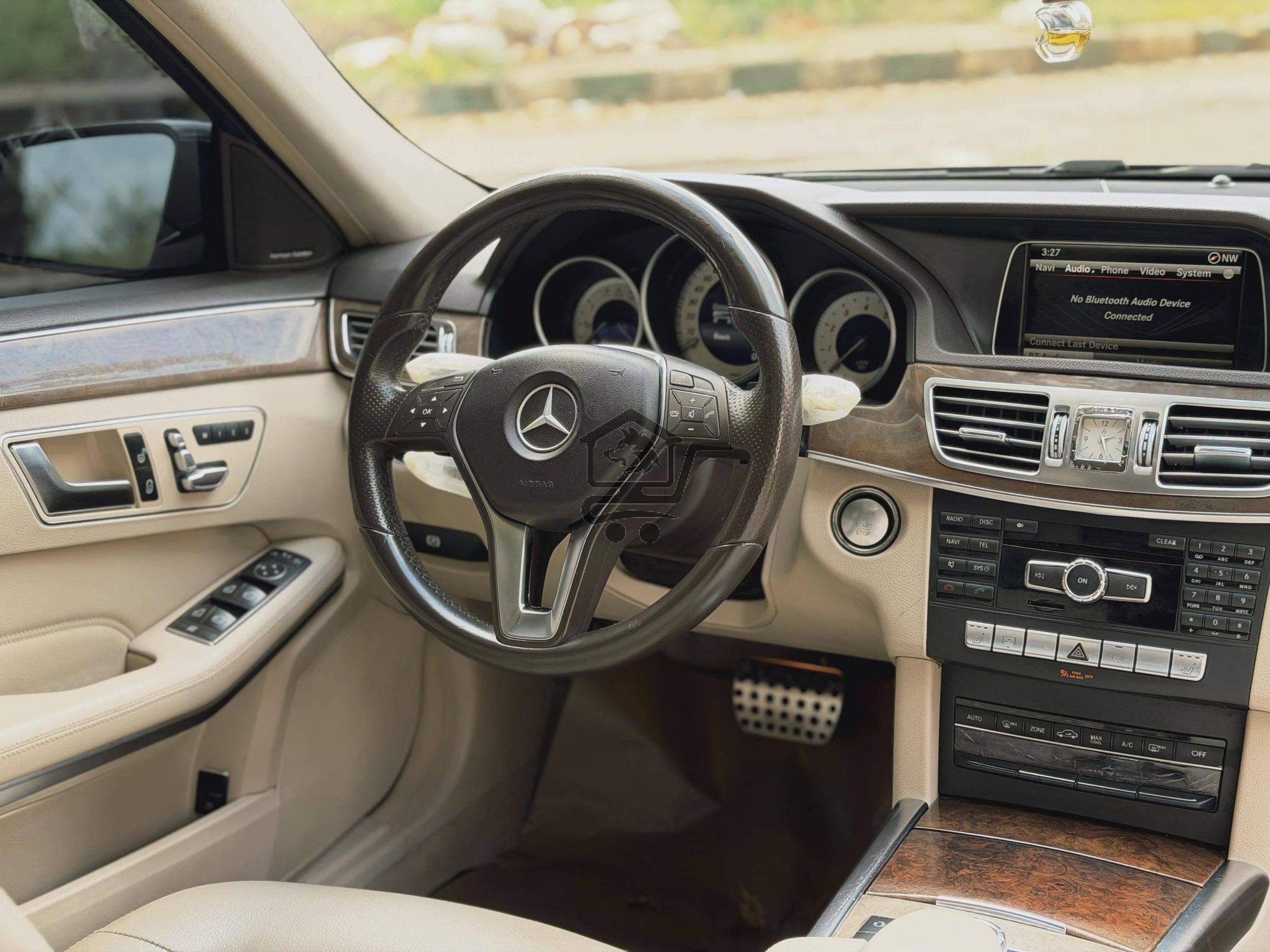 Mercedes-Benz E350 - الصورة 6
