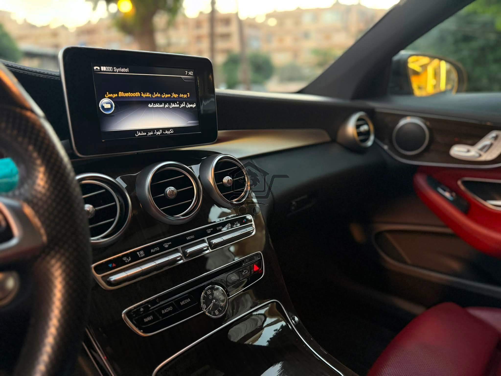 Mercedes-Benz C200 Coupe - الصورة 8