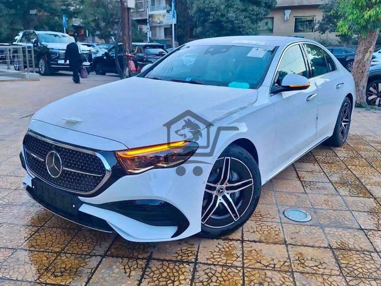 Mercedes E300 4Matic - الصورة 1