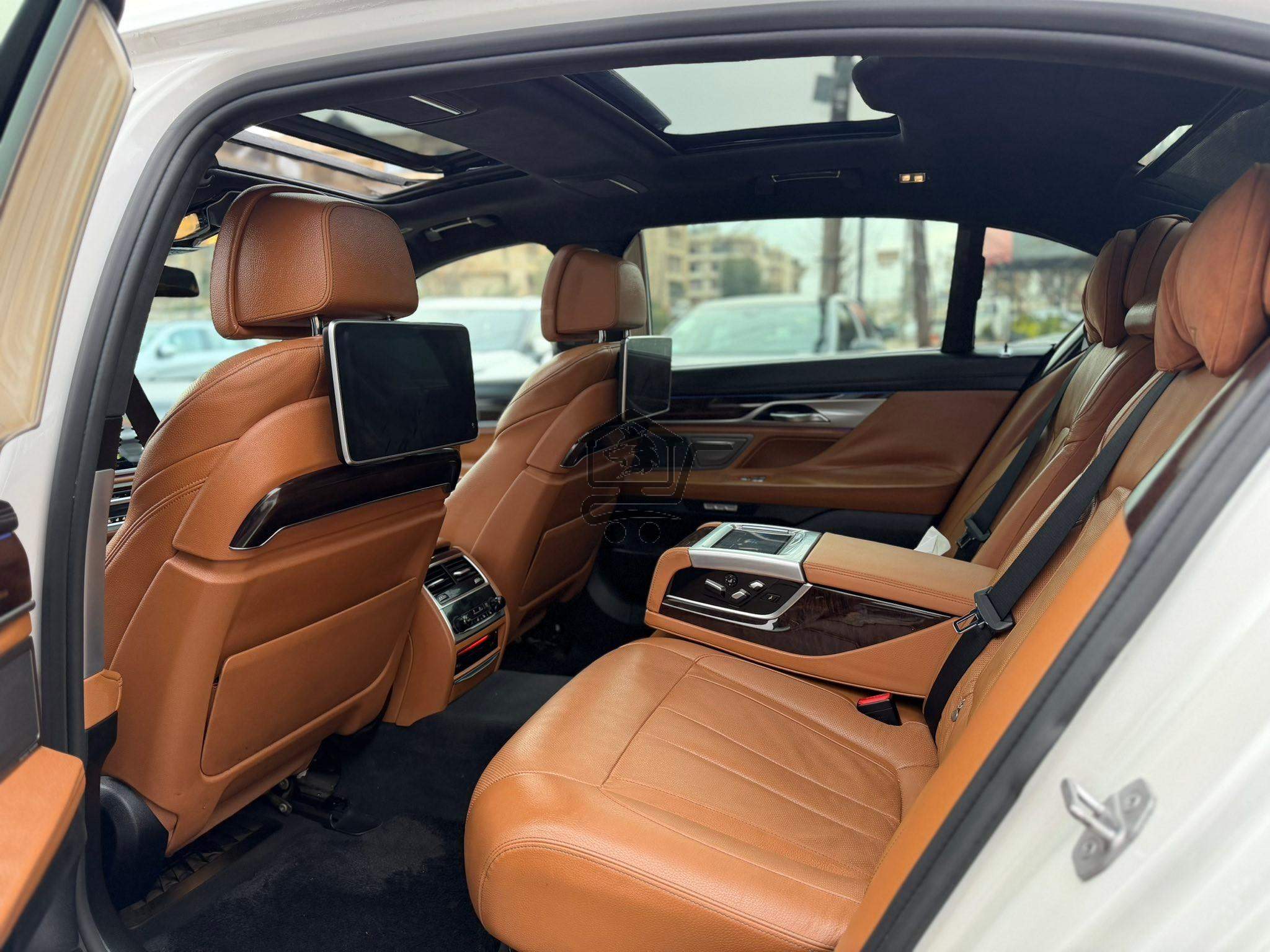 BMW 740i 2017 - الصورة 9