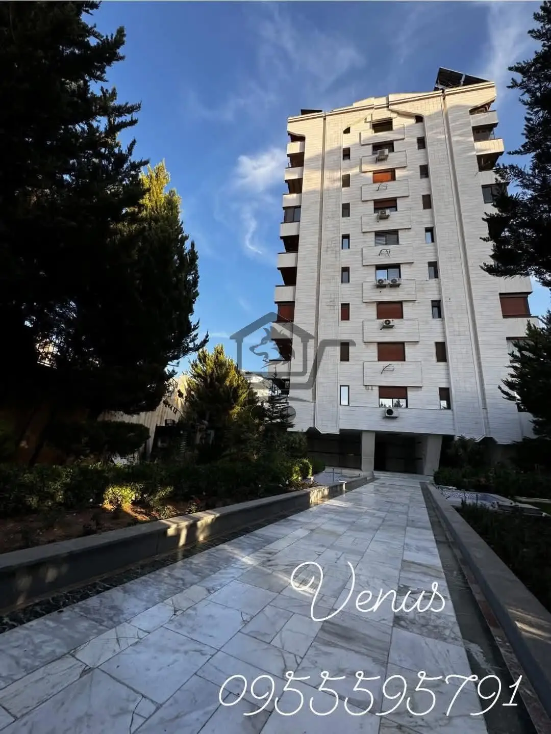 شقة بمساحة واسعة بدون فرش - الصورة 2