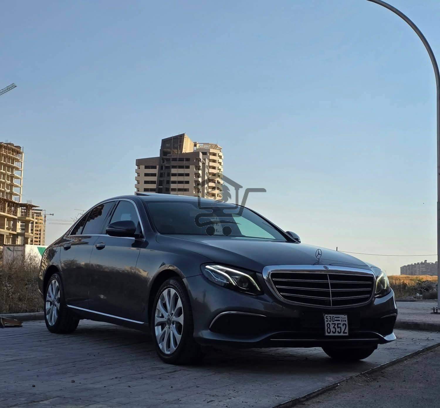 Mercedes Benz E300 - الصورة 9
