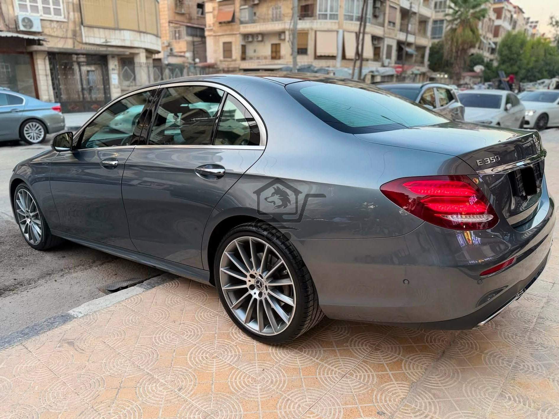 Mercedes-Benz E350 4Matic - الصورة 6