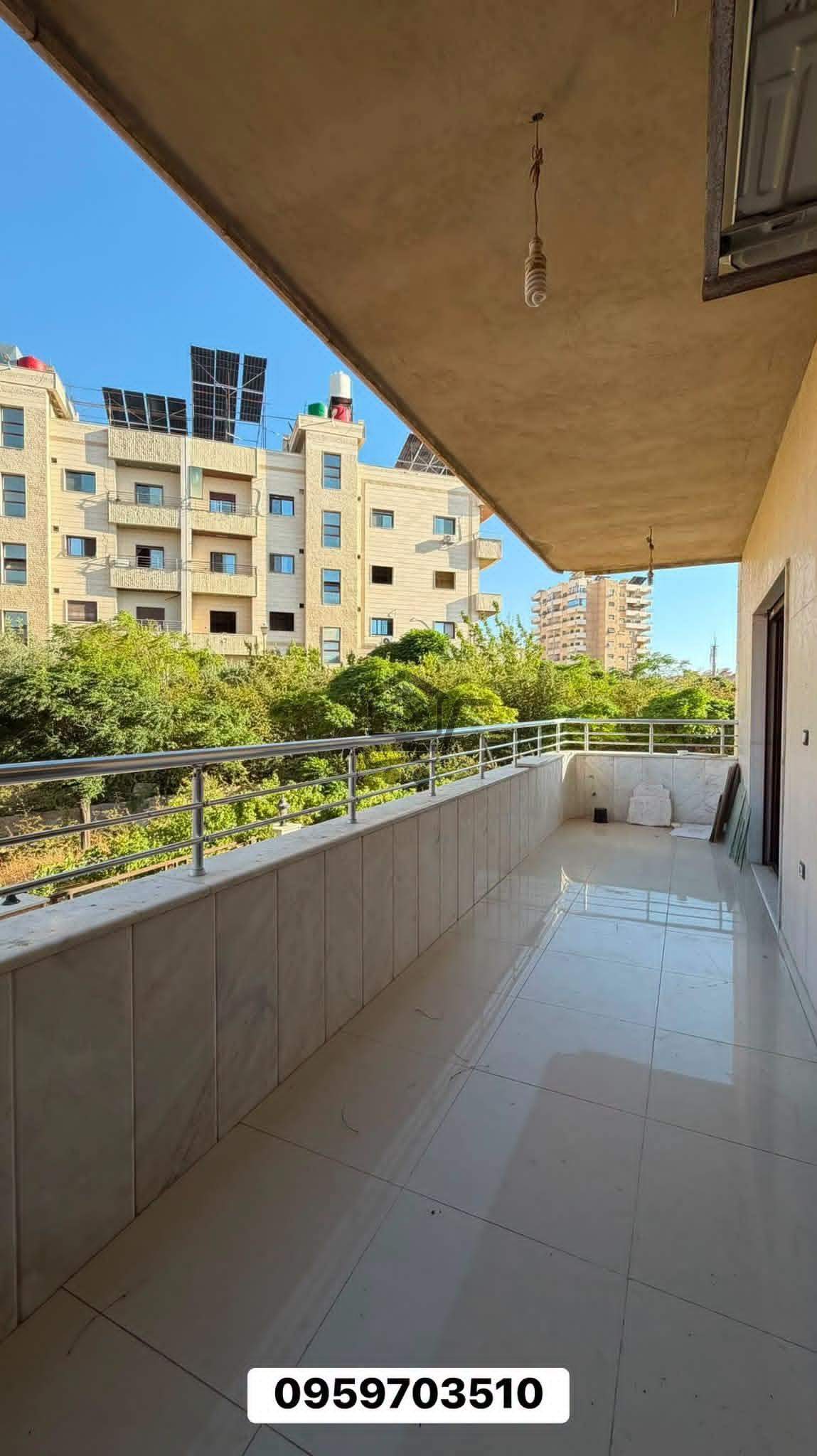 منزل للبيع بموقع مميز - الصورة 1